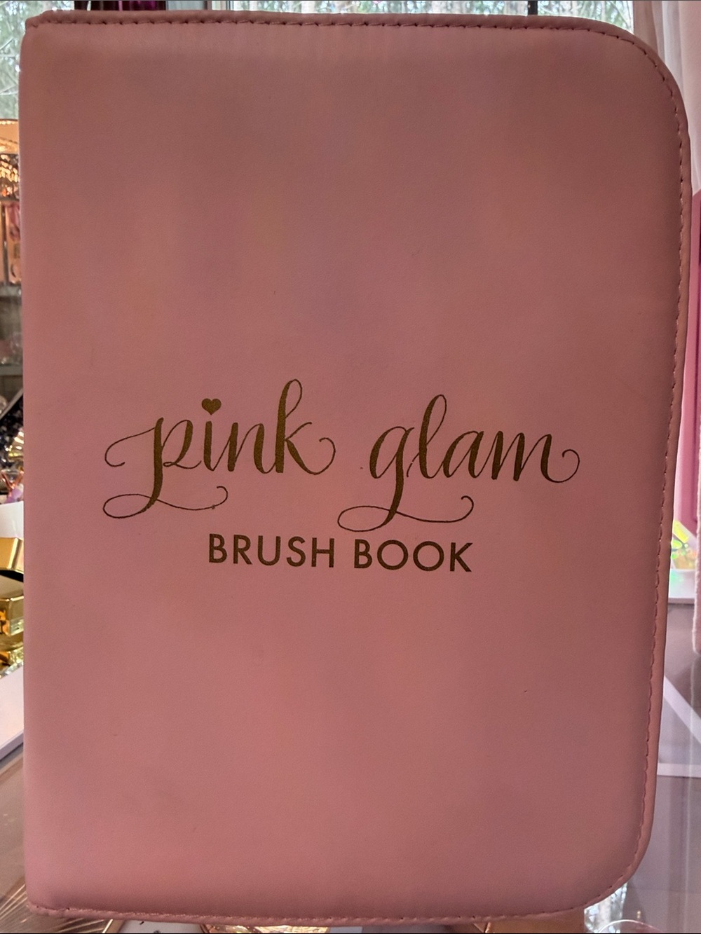 SLMISSGLAM Glam Brush Book - Pink Makeup Brush Organizer with 24 brushes